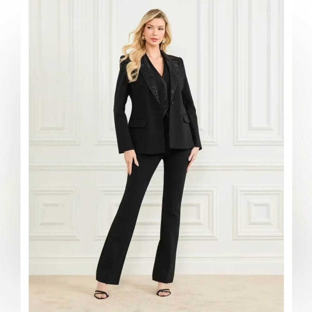 Elegant Black Women's Blazer - Size M (6) - Picture 4 of 9